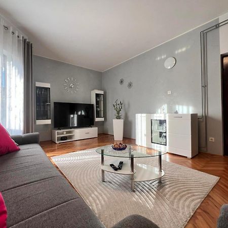 Apartment Tigo - 2 Bedrooms, 2 Bathrooms, Terrace And Big Garden 法扎纳 外观 照片
