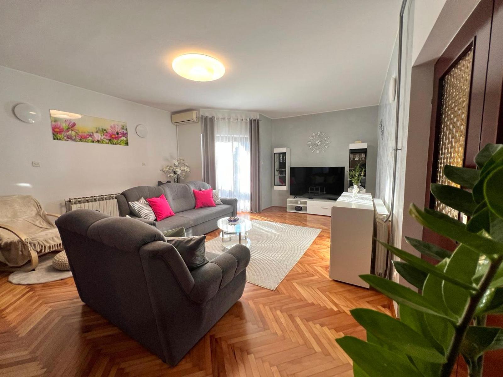 Apartment Tigo - 2 Bedrooms, 2 Bathrooms, Terrace And Big Garden 法扎纳 外观 照片