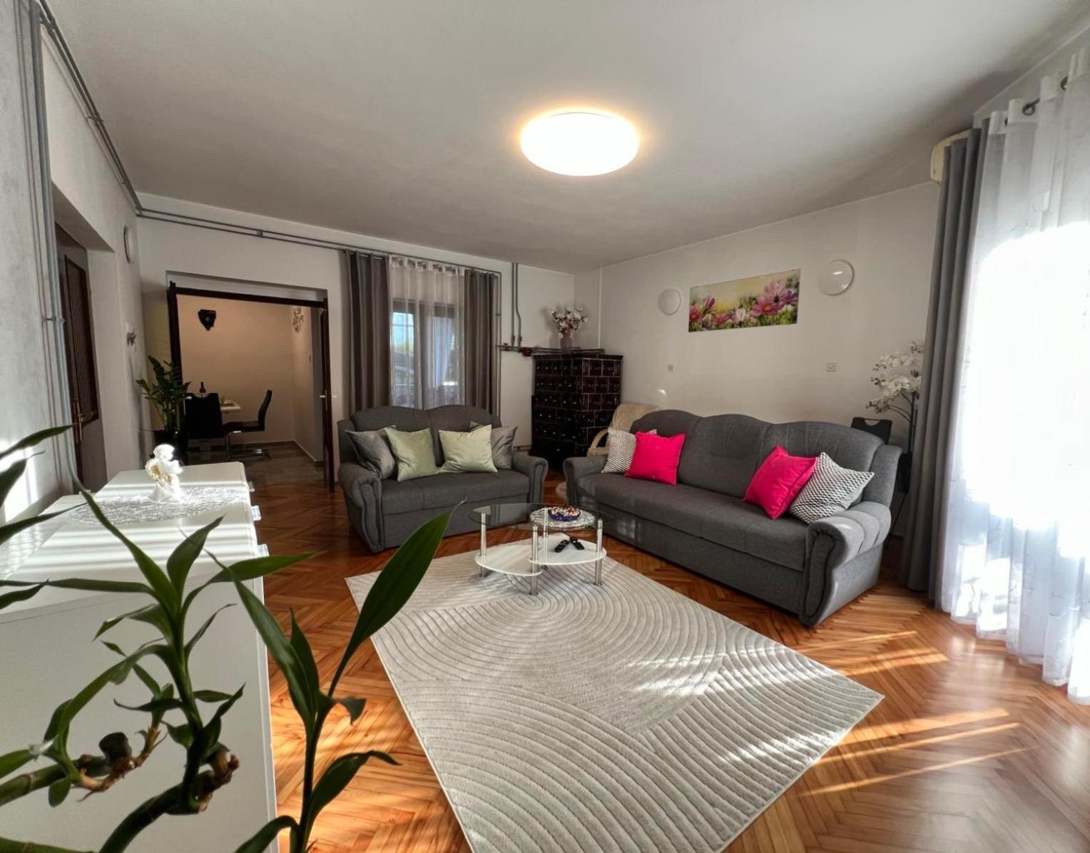 Apartment Tigo - 2 Bedrooms, 2 Bathrooms, Terrace And Big Garden 法扎纳 外观 照片